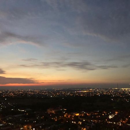 Cosmy Orchard Apartment Surabaya Luaran gambar
