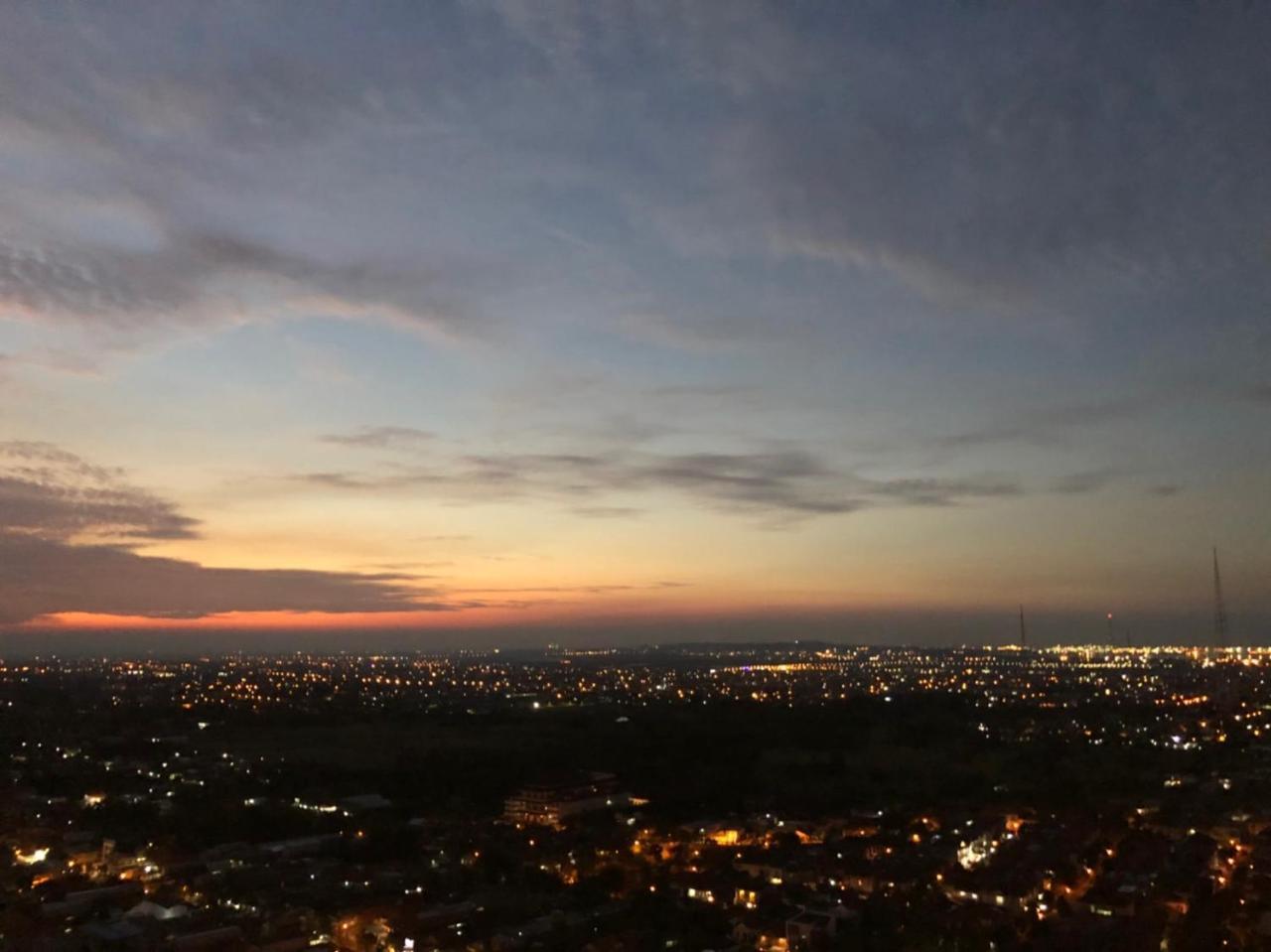 Cosmy Orchard Apartment Surabaya Luaran gambar